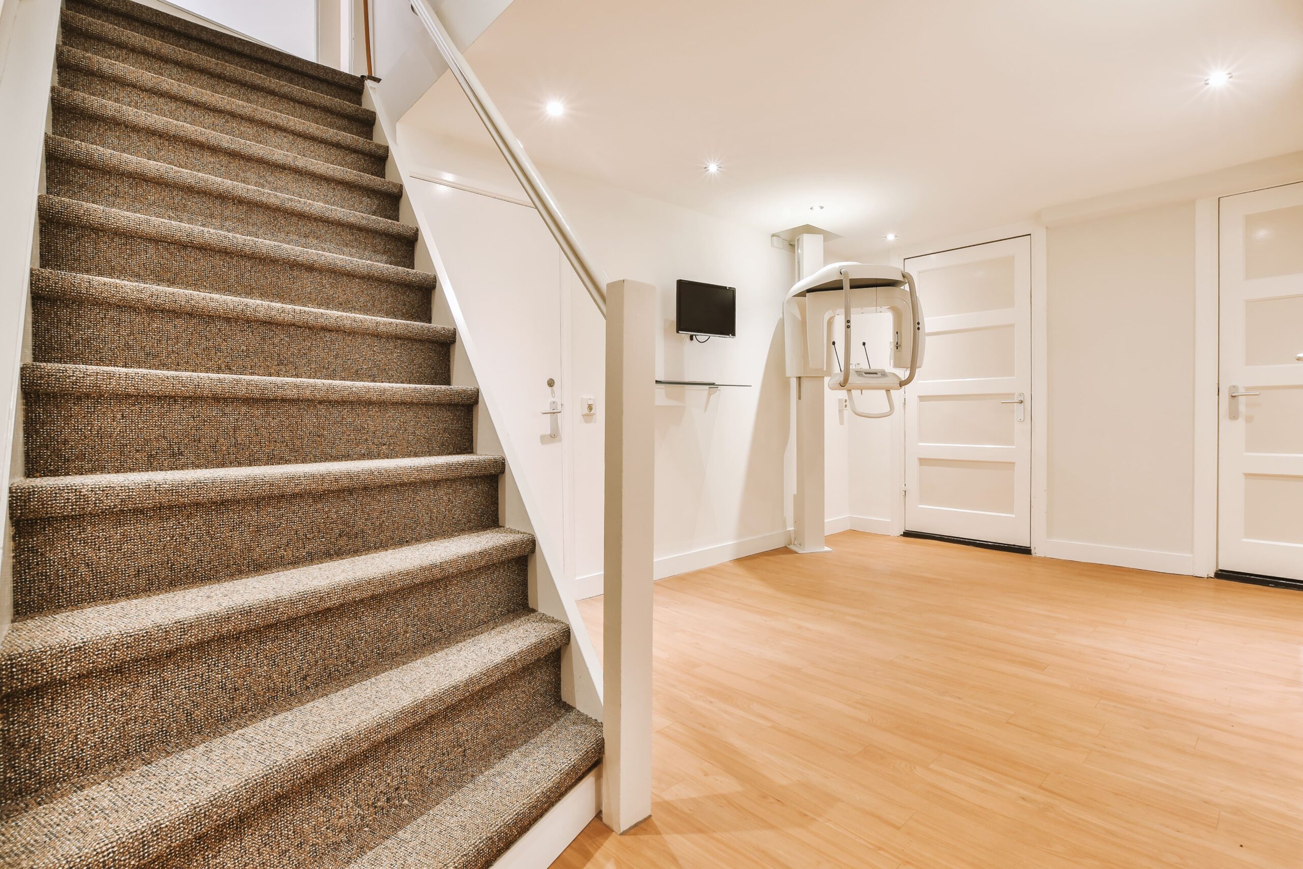 Basement Underpinning vs. Benching